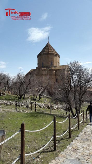 ورودی کلیسای آکدامار