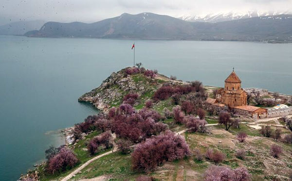 سفرنامه خانم دنیا به شهر وان (اواخر تابستان)