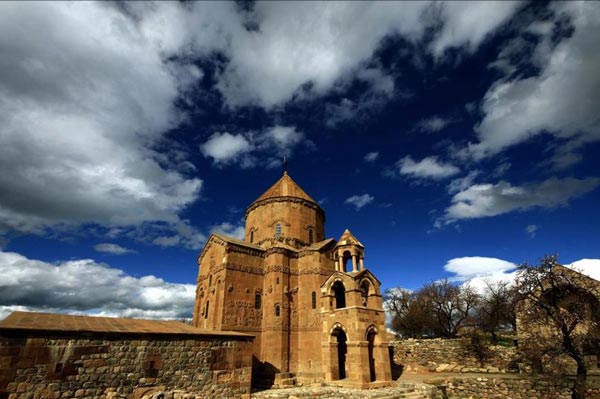 کلیسای تاریخی جزیره آکدامار (آختامار) وان
