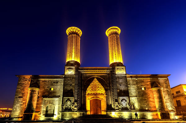 مدرسه منار دوقلو ارزروم (خاتونیه) Çifte Minareli Medrese